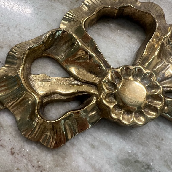 Large Brass Bow Wall Swag - Picture 2 of 3